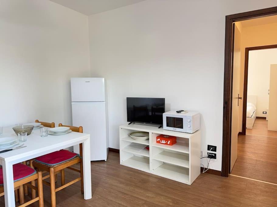 5' From Punta Gro Beach With Free Swimming Pool Sirmione Eksteriør bilde